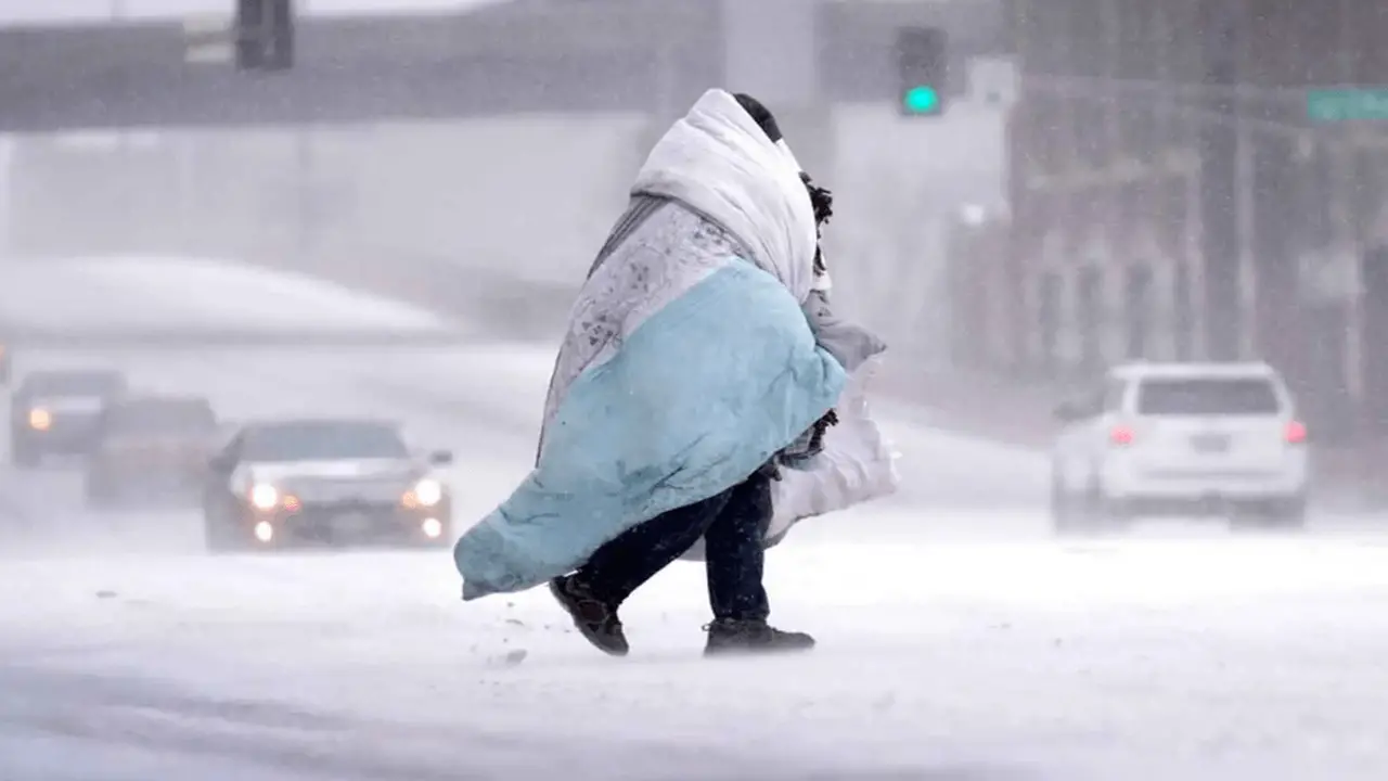 10 آلاف رحلة.. عواصف شتوية قوية تشل حركة الطيران في مدن أمريكا